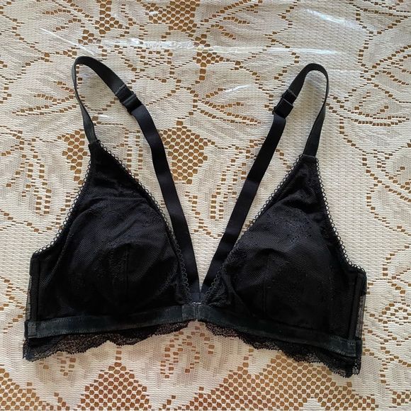 4/$20 ⭐️ Victoria’s Secret • Lace Triangle Cup Padded Bralette in Black - Picture 3 of 12